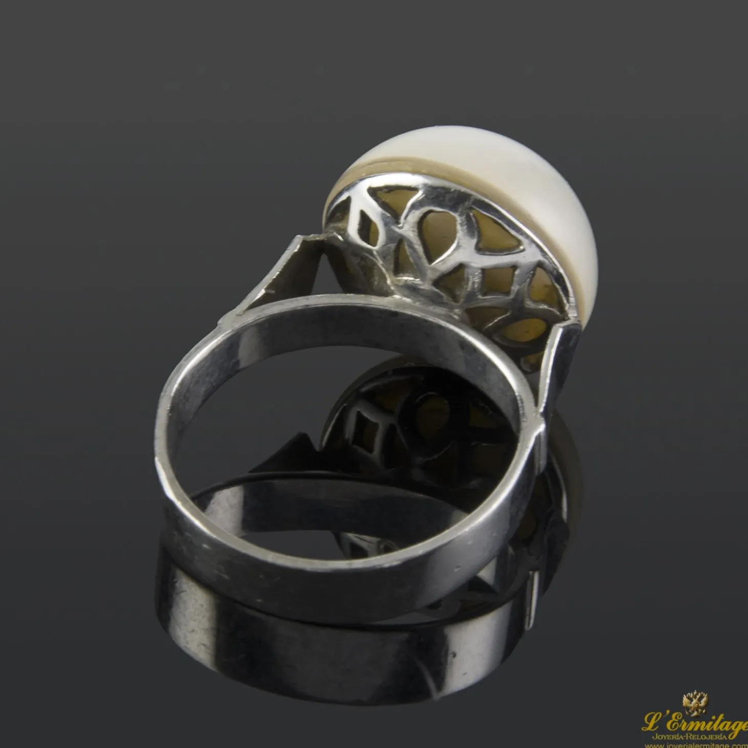 ANILLOS / SORTIJAS Sortija oro blanco con media perla cultivada