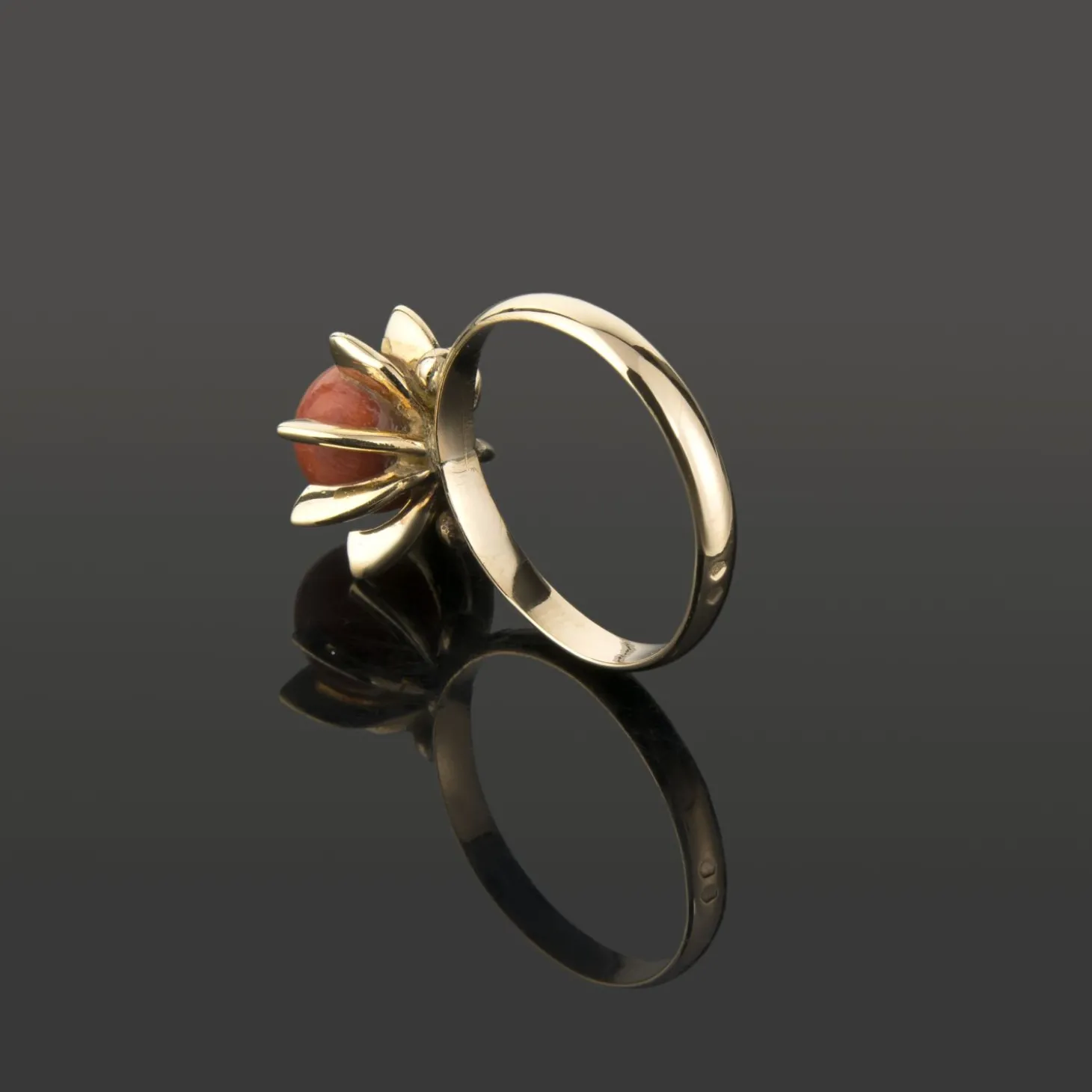 ANILLOS / SORTIJAS Sortija oro amarillo y coral