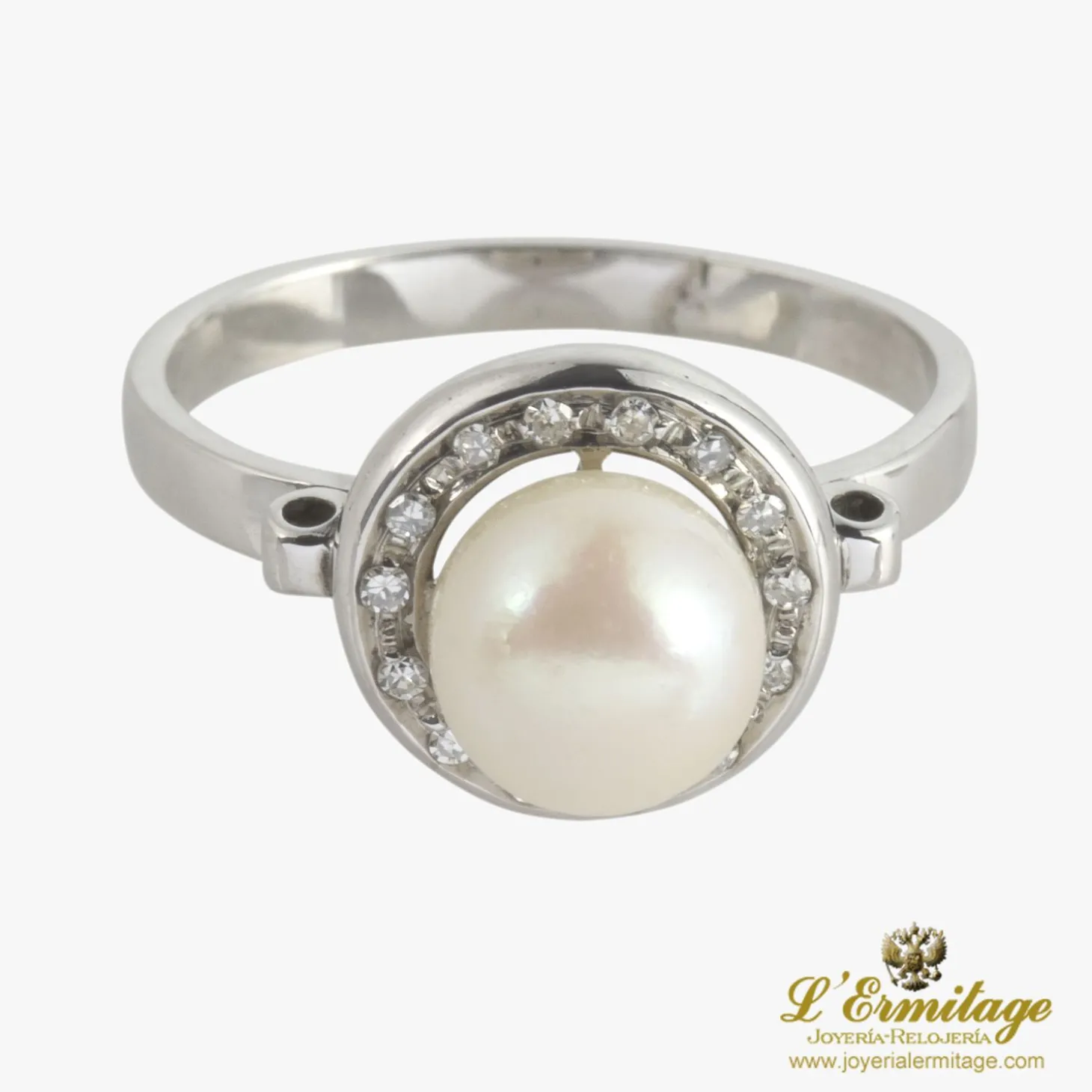 ANILLOS / SORTIJAS Sortija oro blanco con perla y diamantes.