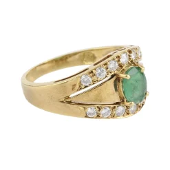 ANILLOS / SORTIJAS Sortija oro amarillo esmeralda y diamantes.