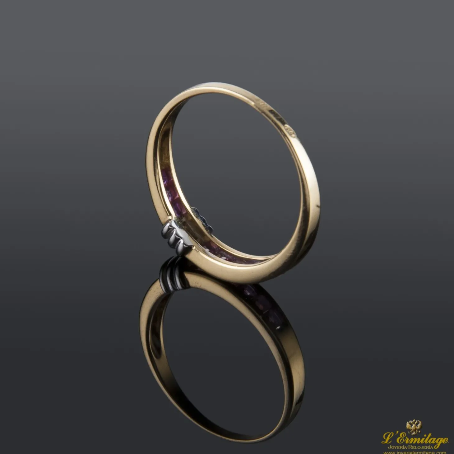 ANILLOS / SORTIJAS Sortija oro amarillo, blanco y rubíes