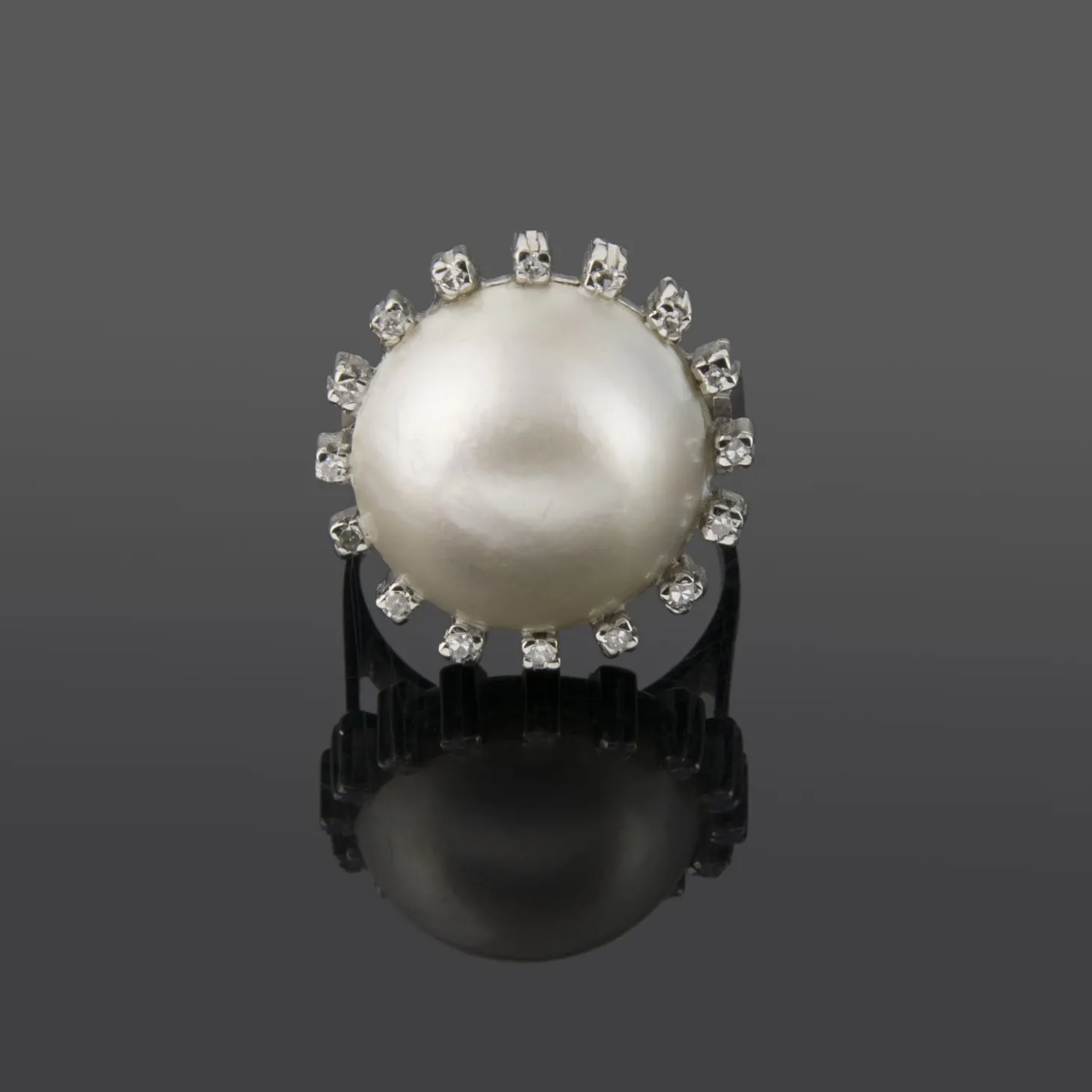 ANILLOS / SORTIJAS Sortija oro blanco media perla y diamantes