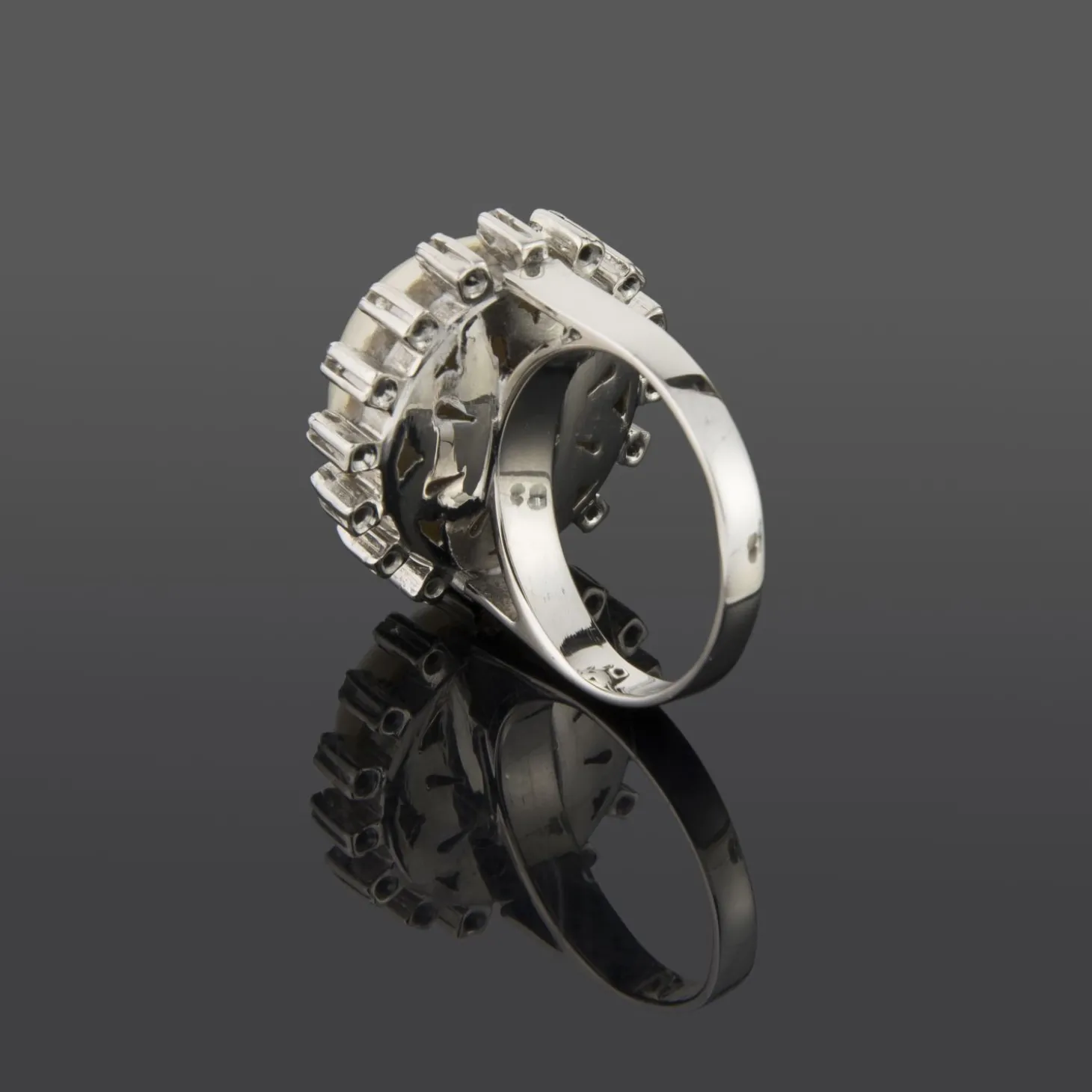 ANILLOS / SORTIJAS Sortija oro blanco media perla y diamantes