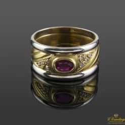 ANILLOS / SORTIJAS Sortija oro amarillo oro blanco rubí cabuchón y diamantes.