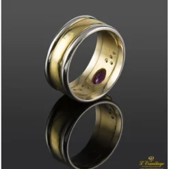 ANILLOS / SORTIJAS Sortija oro amarillo oro blanco rubí cabuchón y diamantes.