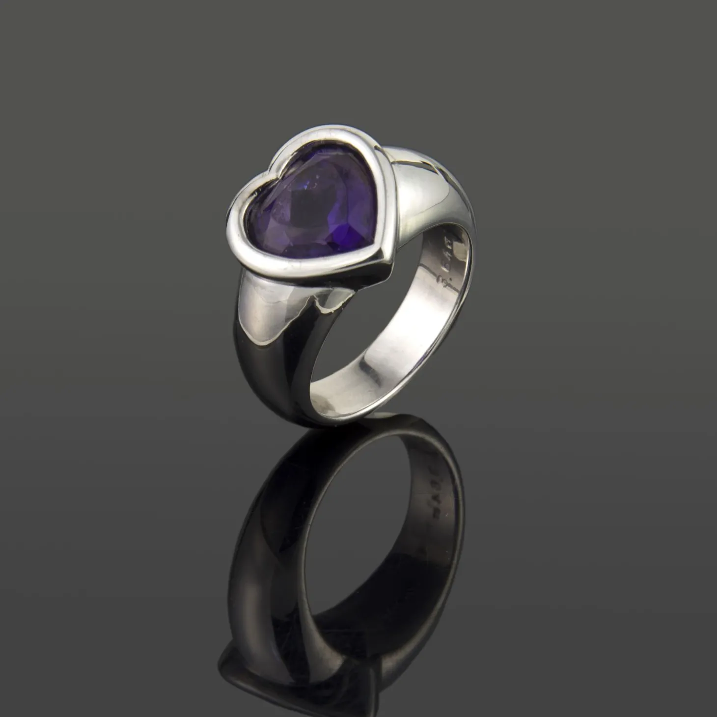 ANILLOS / SORTIJAS Sortija oro blanco amatista talla corazón