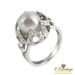 ANILLOS / SORTIJAS Sortija oro blanco perla y diamantes.