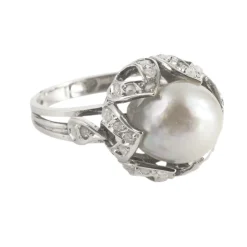 ANILLOS / SORTIJAS Sortija oro blanco perla y diamantes.