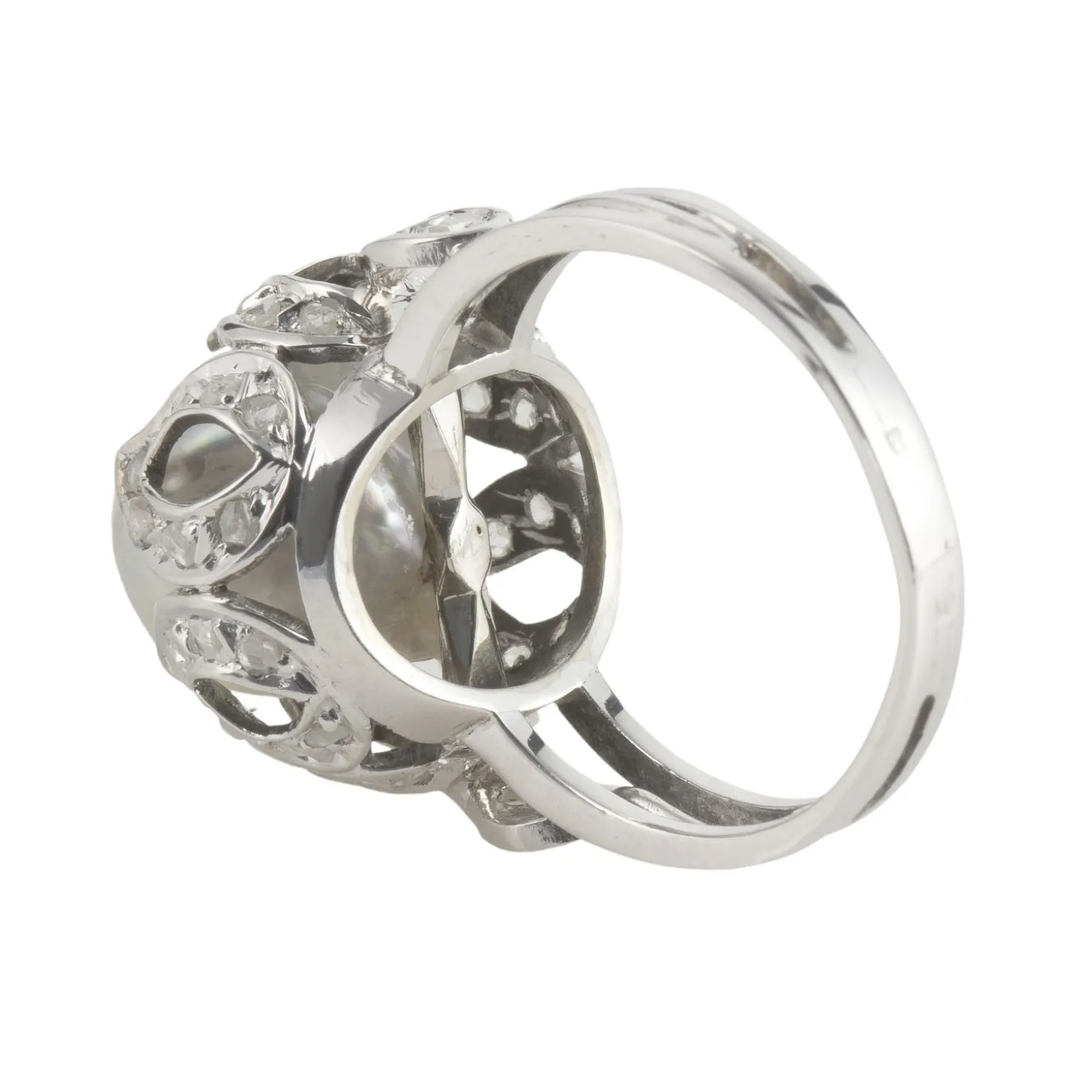 ANILLOS / SORTIJAS Sortija oro blanco perla y diamantes.