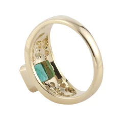 ANILLOS / SORTIJAS Sortija oro amarillo esmeralda y cuajado de diamantes.
