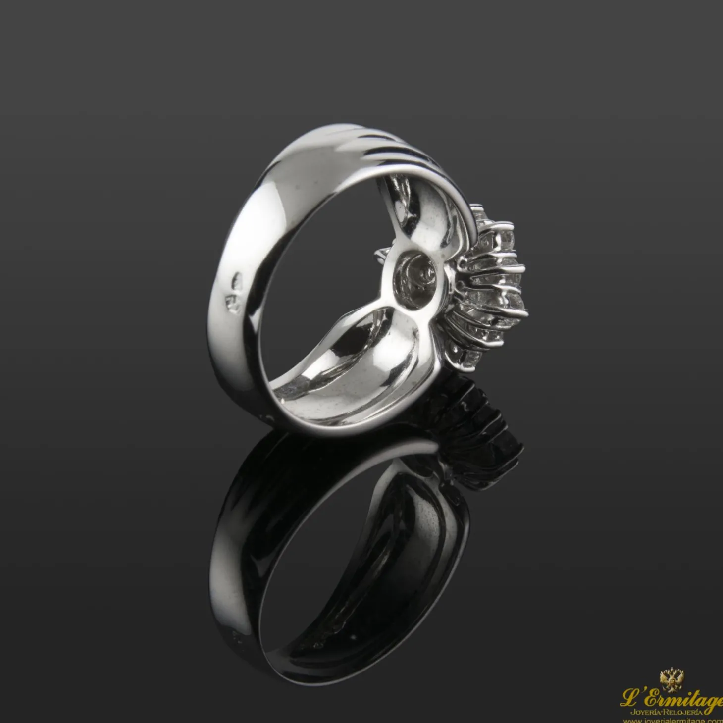 ANILLOS / SORTIJAS Sortija oro blanco rosetón de diamantes
