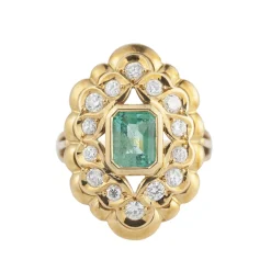 ANILLOS / SORTIJAS Sortija oro amarillo esmeralda y diamantes.