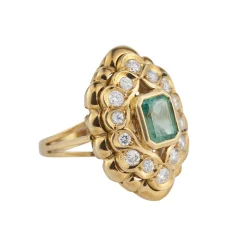 ANILLOS / SORTIJAS Sortija oro amarillo esmeralda y diamantes.