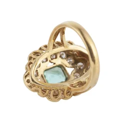 ANILLOS / SORTIJAS Sortija oro amarillo esmeralda y diamantes.