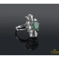 ANILLOS / SORTIJAS Sortija oro blanco esmeralda y diamantes.