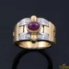 ANILLOS / SORTIJAS Sortija oro amarillo rubí cabuchón y diamantes
