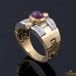 ANILLOS / SORTIJAS Sortija oro amarillo rubí cabuchón y diamantes