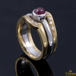 ANILLOS / SORTIJAS Sortija oro blanco amarillo rubí cabuchón y diamantes