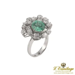 ANILLOS / SORTIJAS Sortija oro blanco esmeralda y diamantes.