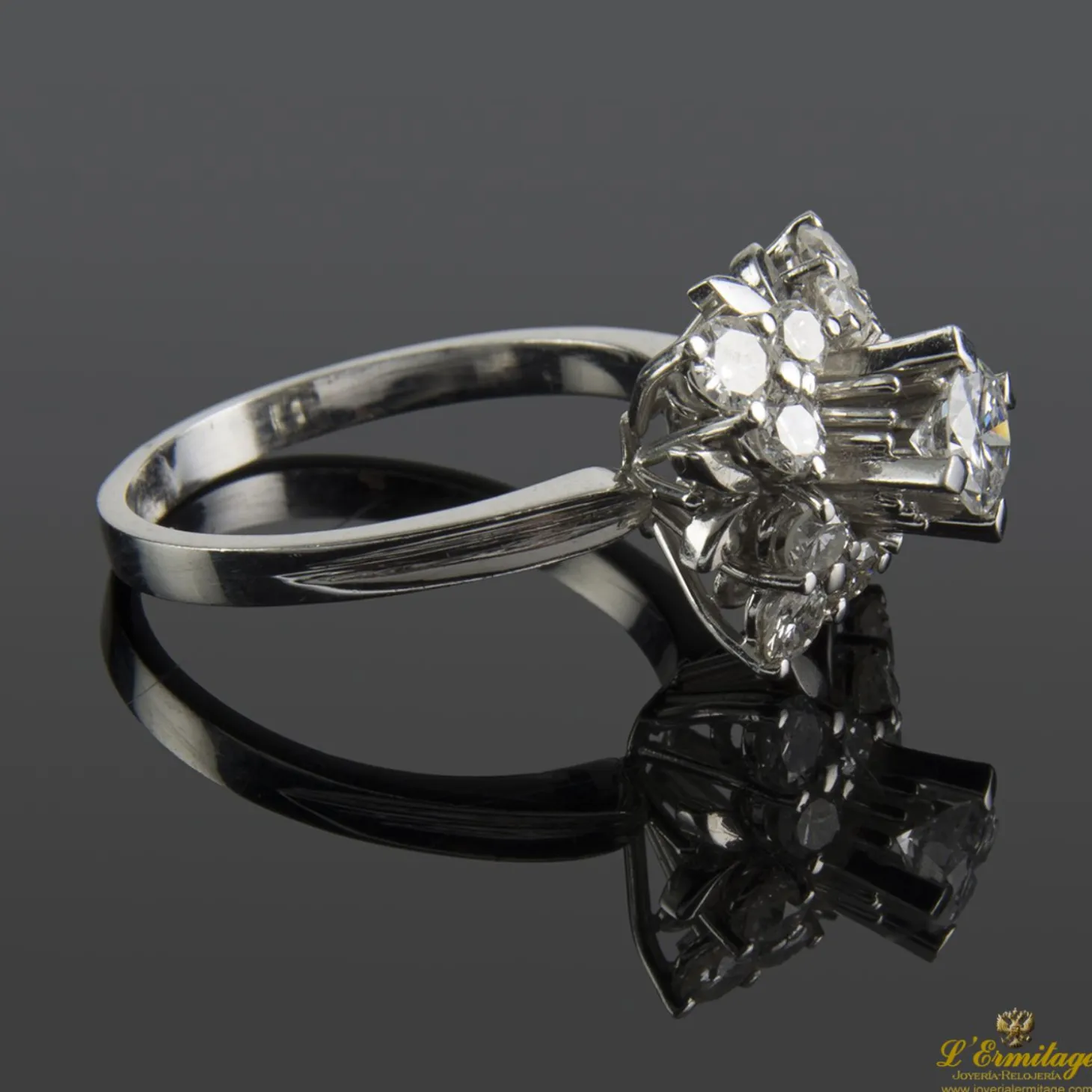 ANILLOS / SORTIJAS Sortija oro blanco y diamantes.