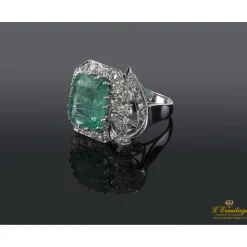 ANILLOS / SORTIJAS Sortija oro blanco esmeralda y diamantes.