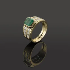 ANILLOS / SORTIJAS Sortija oro amarillo esmeralda y diamantes