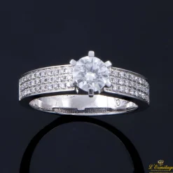 ANILLOS / SORTIJAS Sortija oro blanco y diamantes color g, pureza si2 y peso 0,59 cts.