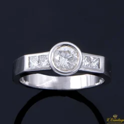 ANILLOS / SORTIJAS Sortija oro blanco y diamantes color b, pureza vs1 y peso 0,57 cts.