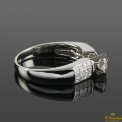 ANILLOS / SORTIJAS Sortija oro blanco y diamantes color i, pureza vs1 y peso 0,43 cts.