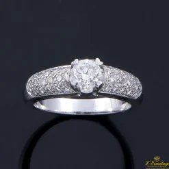 ANILLOS / SORTIJAS Sortija oro blanco y diamantes color g, pureza si1 y peso 0,50 cts.