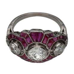 ANILLOS / SORTIJAS Sortija oro blanco con rubíes y brillantes. Talla 11.