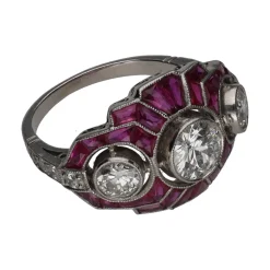 ANILLOS / SORTIJAS Sortija oro blanco con rubíes y brillantes. Talla 11.