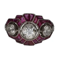 ANILLOS / SORTIJAS Sortija oro blanco con rubíes y brillantes. Talla 11.