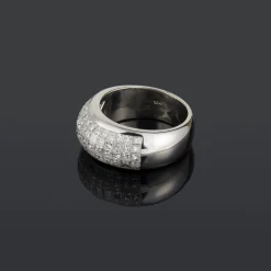 ANILLOS / SORTIJAS Sortija oro blanco con cuajado de diamantes talla princesa. Talla nº: 14