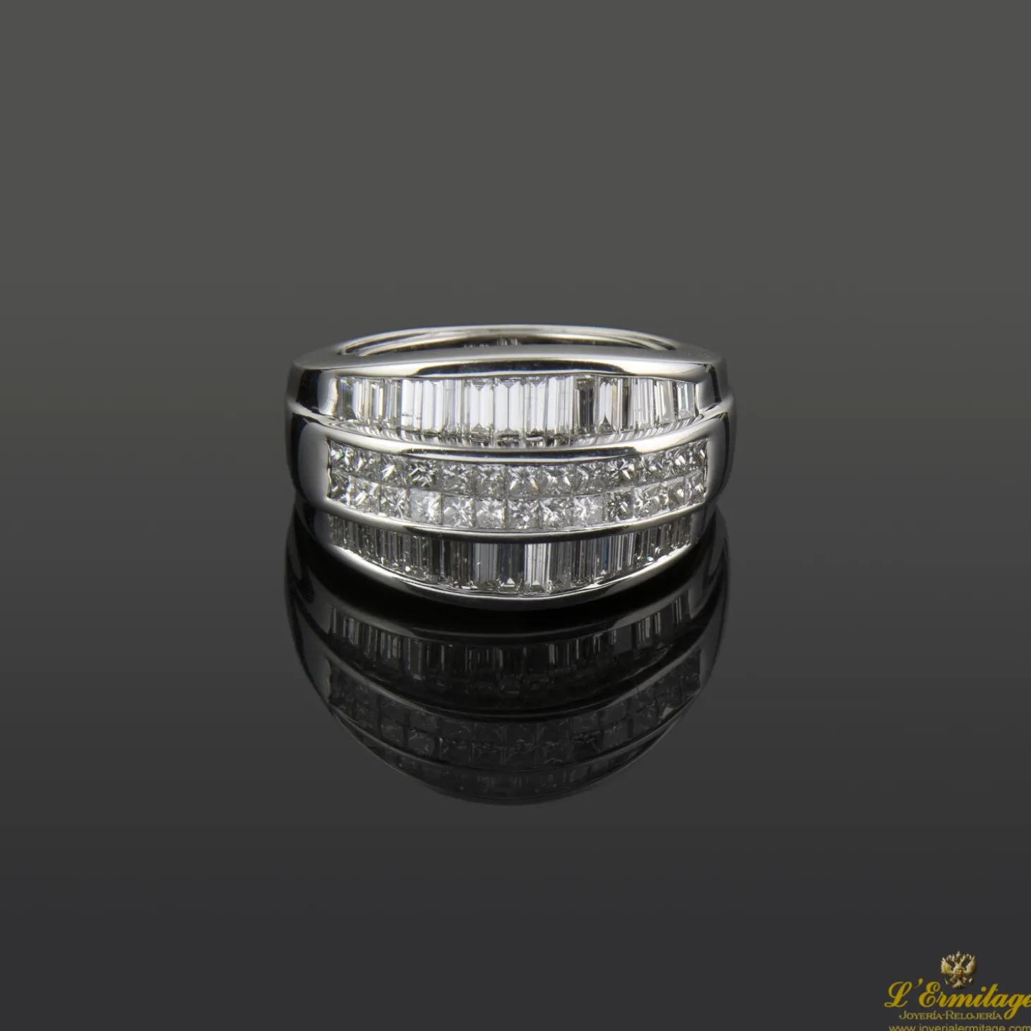 ANILLOS / SORTIJAS Sortija oro blanco y diamantes naturales.
