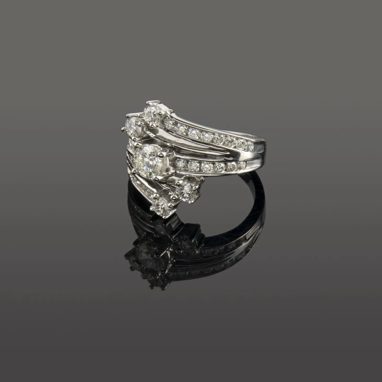 ANILLOS / SORTIJAS Sortija oro blanco y diamantes.