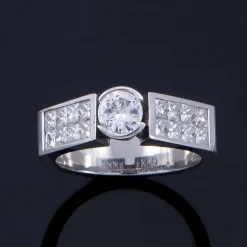 ANILLOS / SORTIJAS Sortija oro blanco y diamantes color g, pureza si1 y peso 0,50 cts.