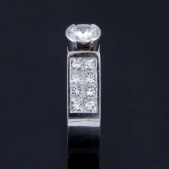 ANILLOS / SORTIJAS Sortija oro blanco y diamantes color g, pureza si1 y peso 0,50 cts.