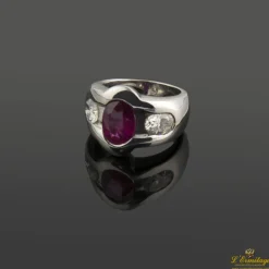 ANILLOS / SORTIJAS Sortija oro blanco rubí y diamantes.