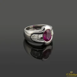 ANILLOS / SORTIJAS Sortija oro blanco rubí y diamantes.
