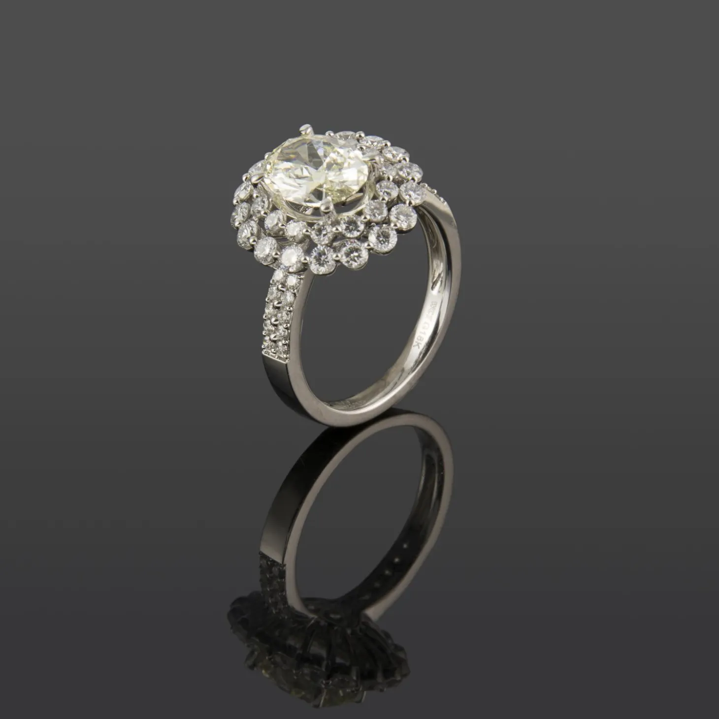ANILLOS / SORTIJAS Sortija oro blanco y diamantes.