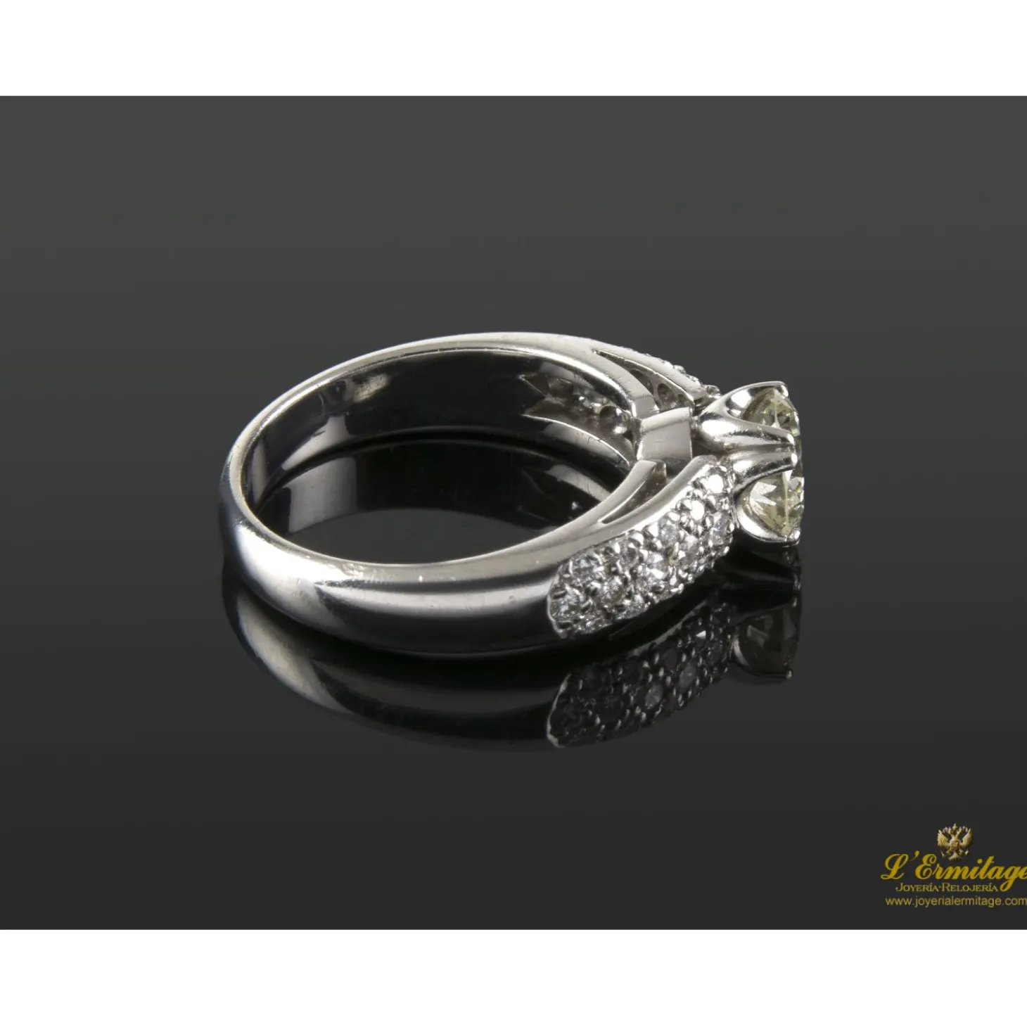 ANILLOS / SORTIJAS Sortija oro blanco y diamantes color l, pureza vvs2 y peso 1,08 cts.