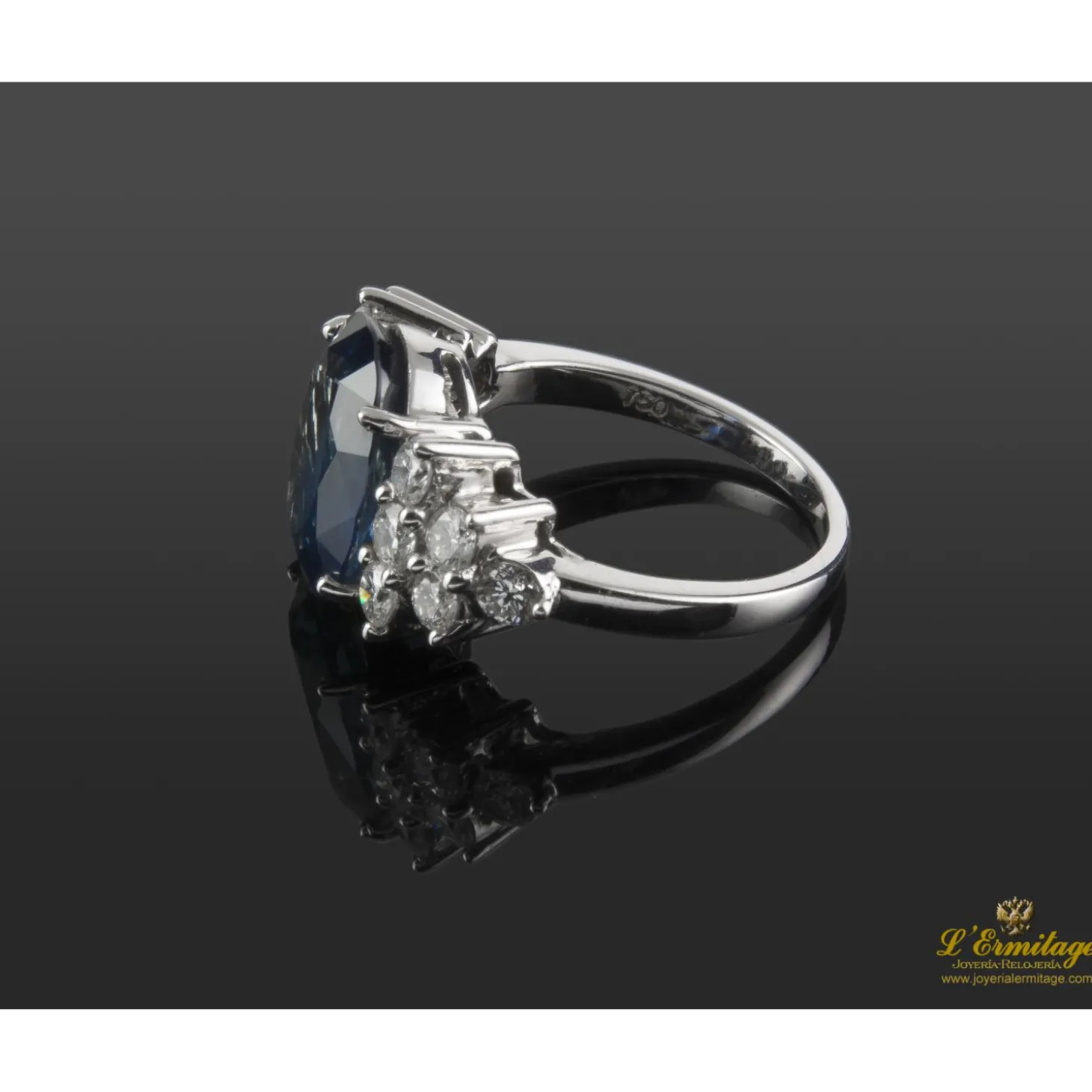 ANILLOS / SORTIJAS Sortija oro blanco zafiro y diamantes.