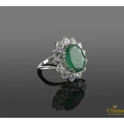 ANILLOS / SORTIJAS Sortija oro blanco esmeralda y orla de diamantes.