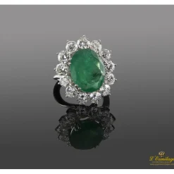 ANILLOS / SORTIJAS Sortija oro blanco esmeralda y orla de diamantes.