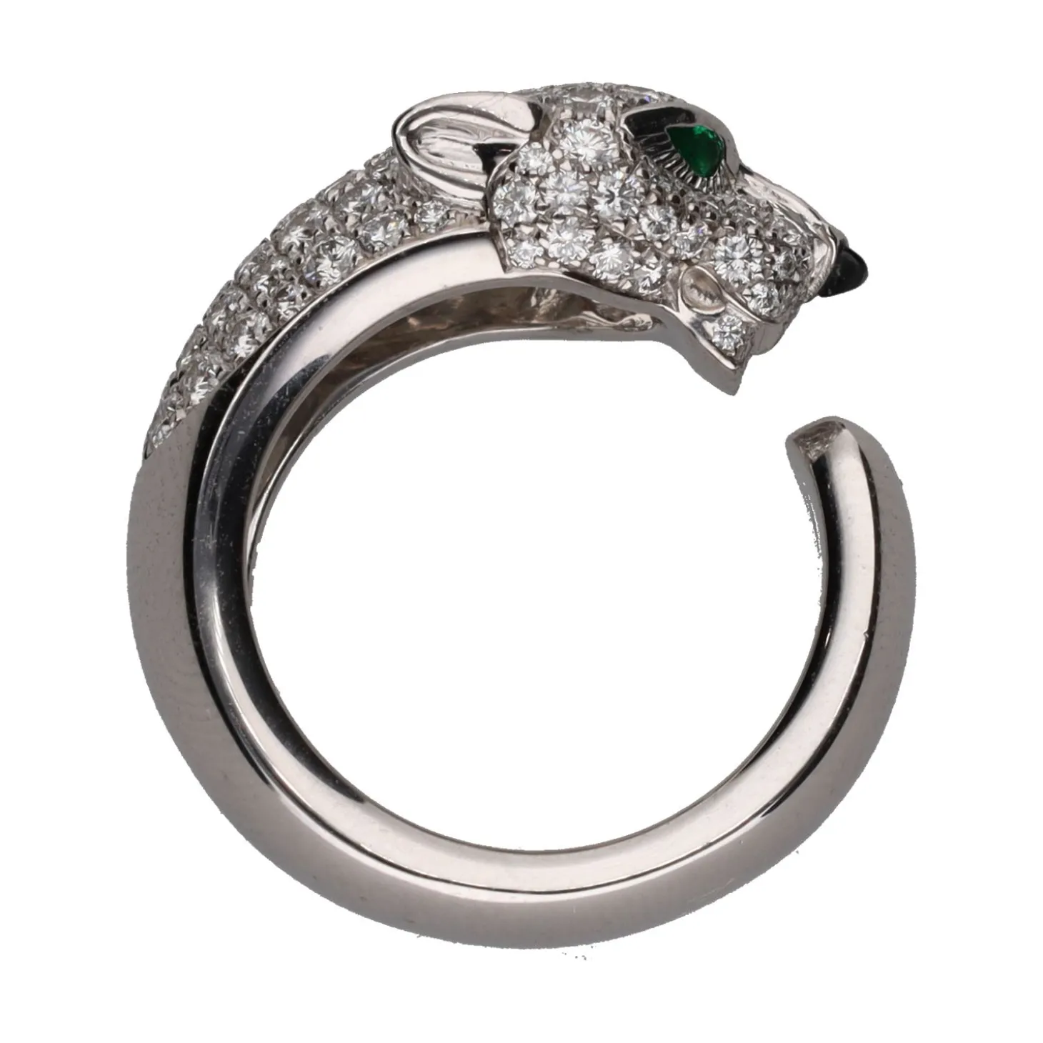 ANILLOS / SORTIJAS Sortija panthére de cartier en oro blanco con brillantes, esmeraldas y onix. Talla 48.