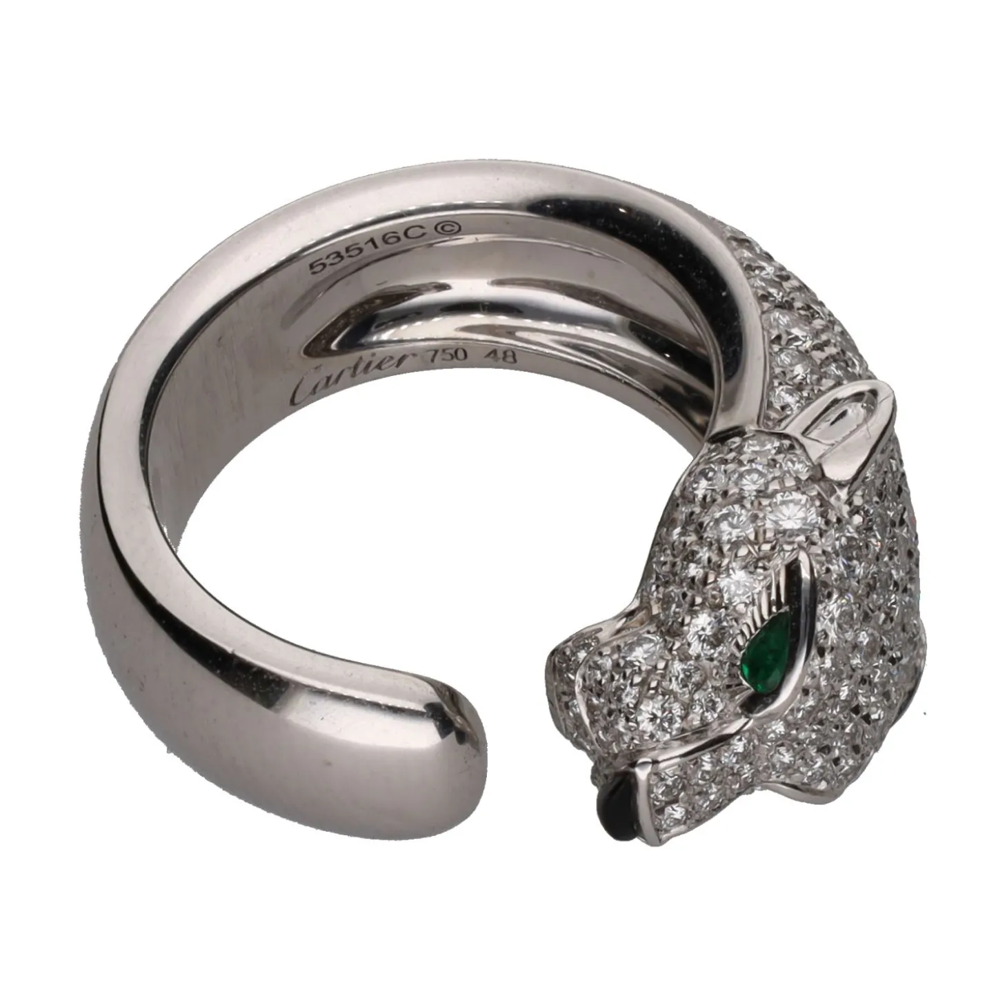 ANILLOS / SORTIJAS Sortija panthére de cartier en oro blanco con brillantes, esmeraldas y onix. Talla 48.