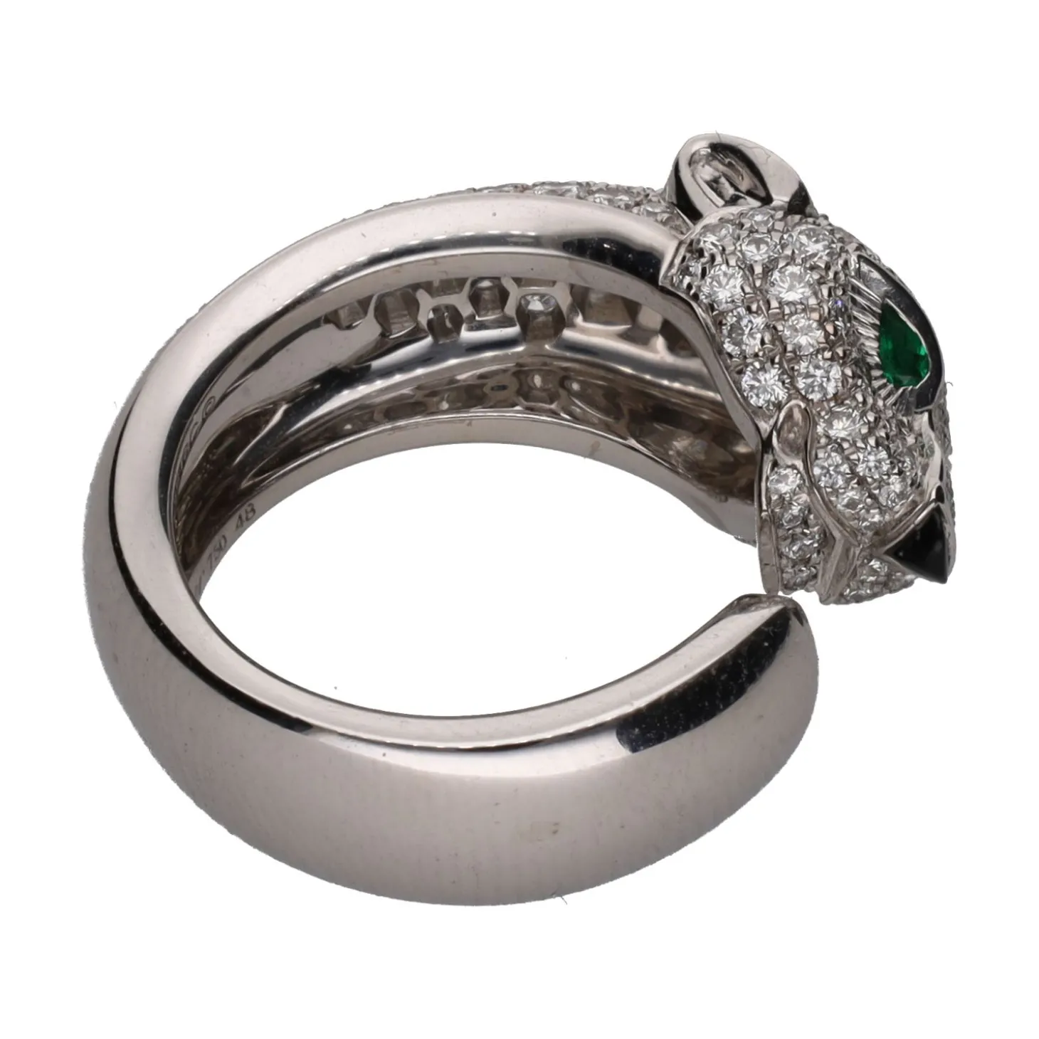 ANILLOS / SORTIJAS Sortija panthére de cartier en oro blanco con brillantes, esmeraldas y onix. Talla 48.