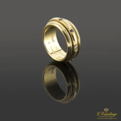 ANILLOS / SORTIJAS Sortija possession de piaget en oro amarillo, rubís, esmeraldas, zafiros y diamantes. Tallam nº 16.