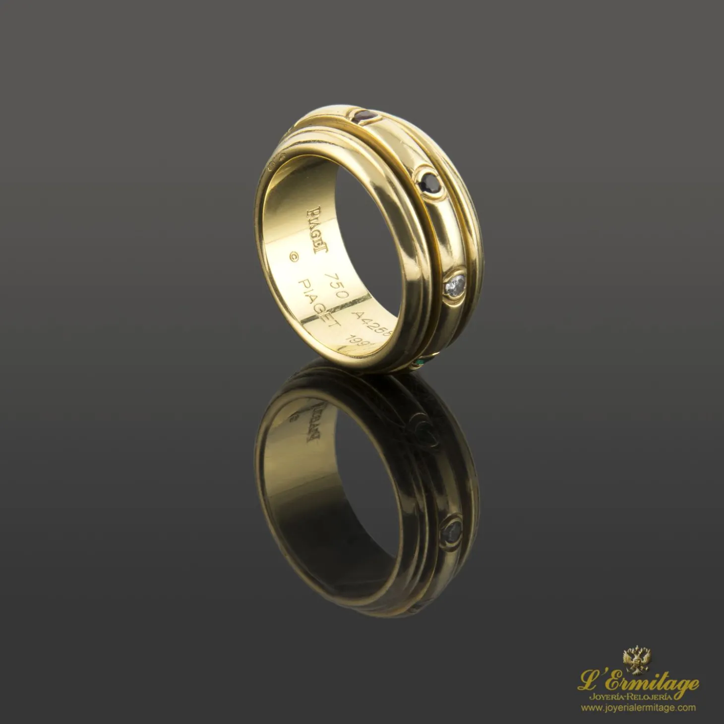 ANILLOS / SORTIJAS Sortija possession de piaget en oro amarillo, rubís, esmeraldas, zafiros y diamantes. Tallam nº 16.